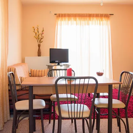 Apart-hotel Manesi *
