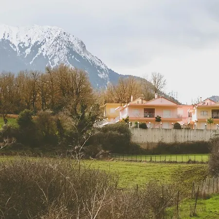 Manesi Apartahotel 3*